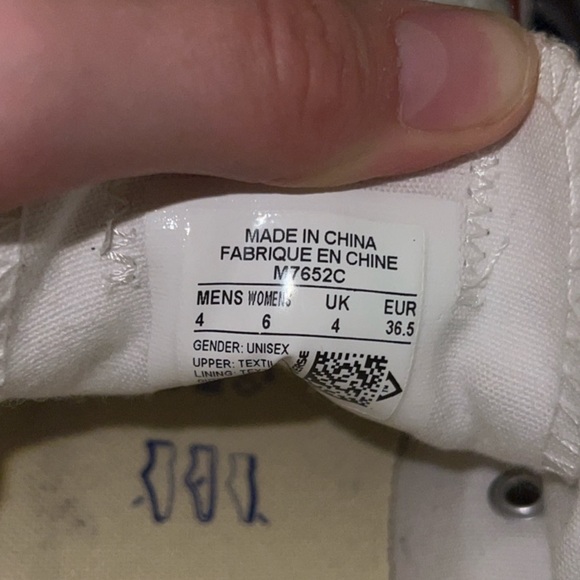 Brand new pair of white low top converses in a women’s 6 ! - Picture 5 of 5